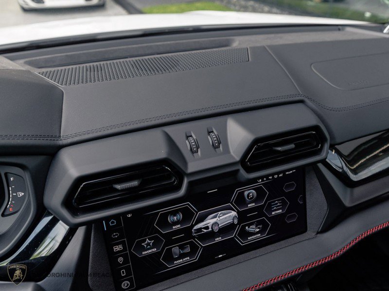 Used 2025 Lamborghini Urus SE image 18