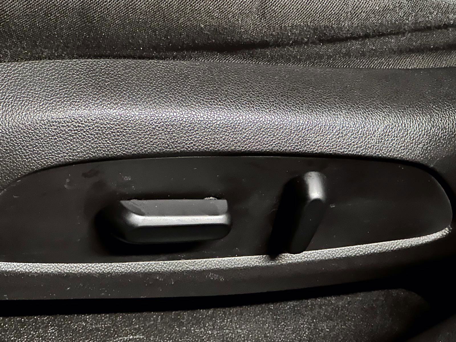 Used 2018 Chevrolet Cruze LT w/ Convenience Package image 14