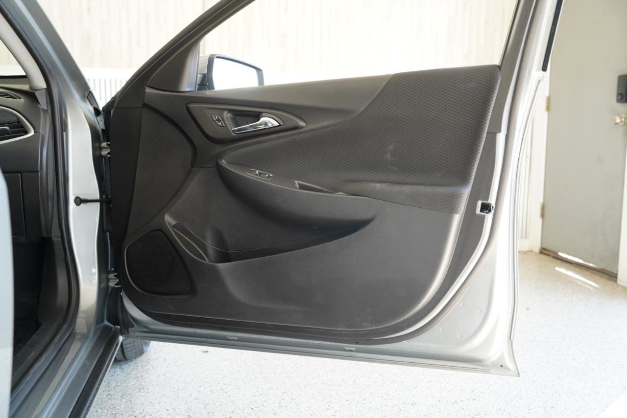 Used 2025 Chevrolet Malibu LT image 33