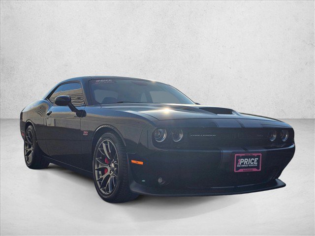 Used 2016 Dodge Challenger SRT RWD image 3