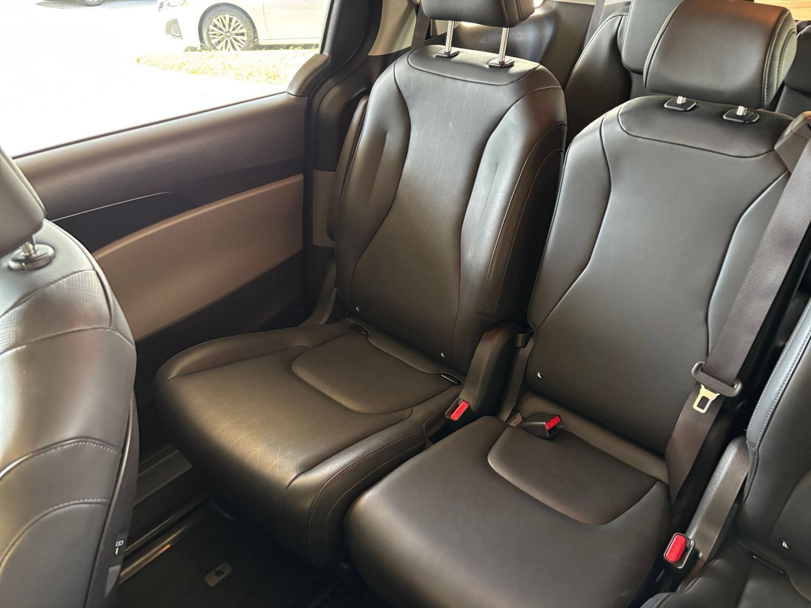 Used 2026 Kia Carnival FWD image 37