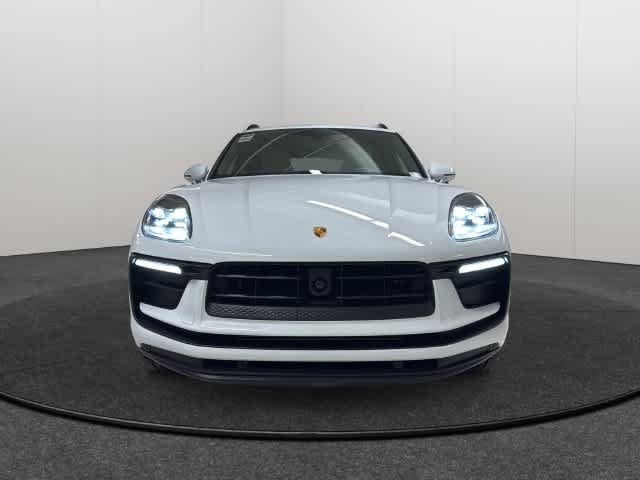 Used 2022 Porsche Macan AWD/4WD image 2