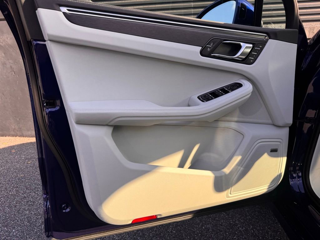 Certified 2026 Porsche Macan GTS image 14