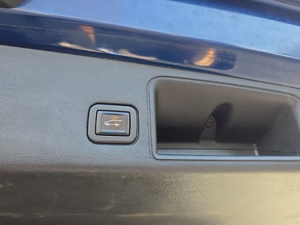 Used 2022 GMC Terrain SLT image 41