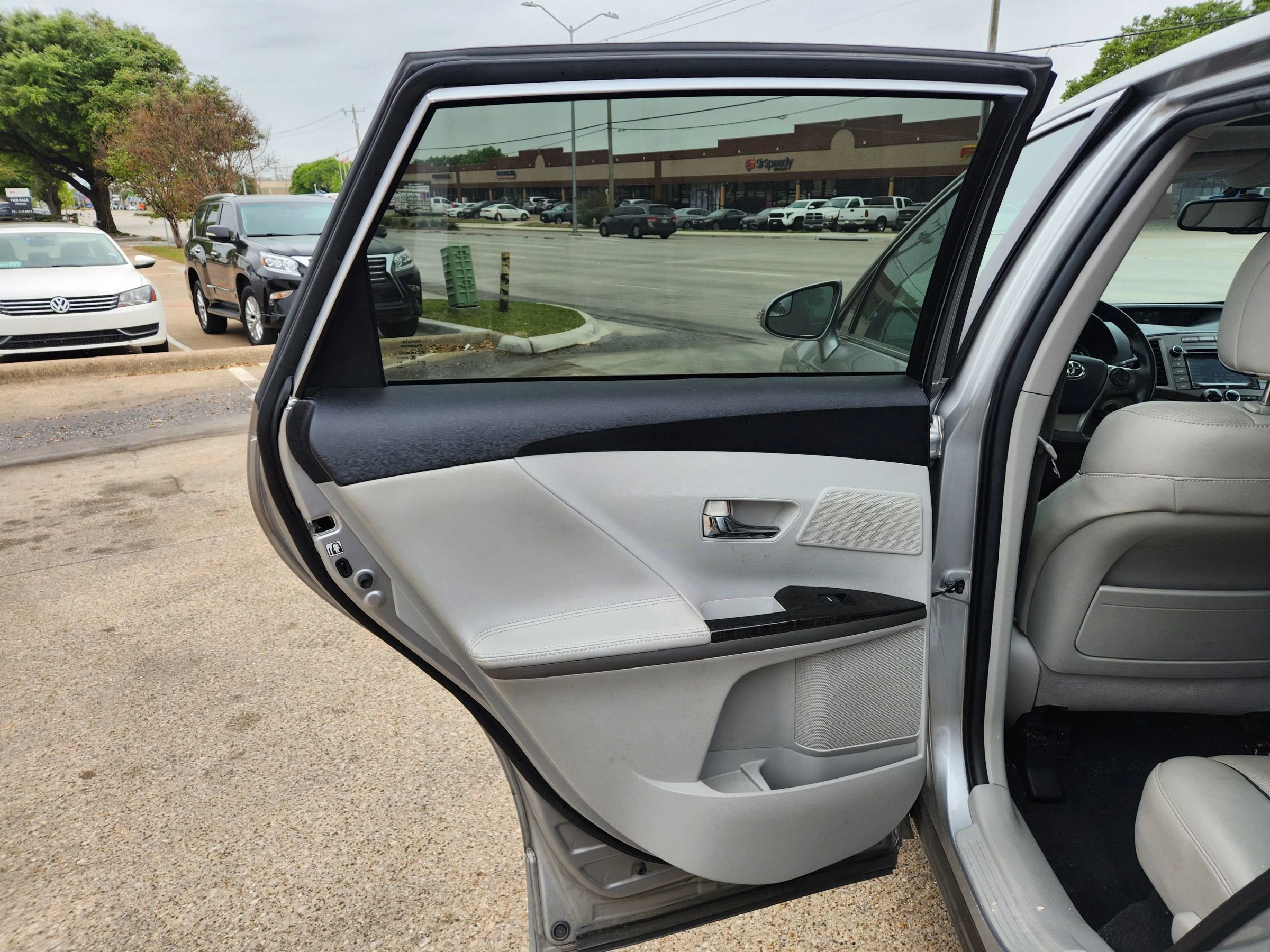 Used 2015 Toyota Venza XLE w/ XLE Premium Package FWD image 11