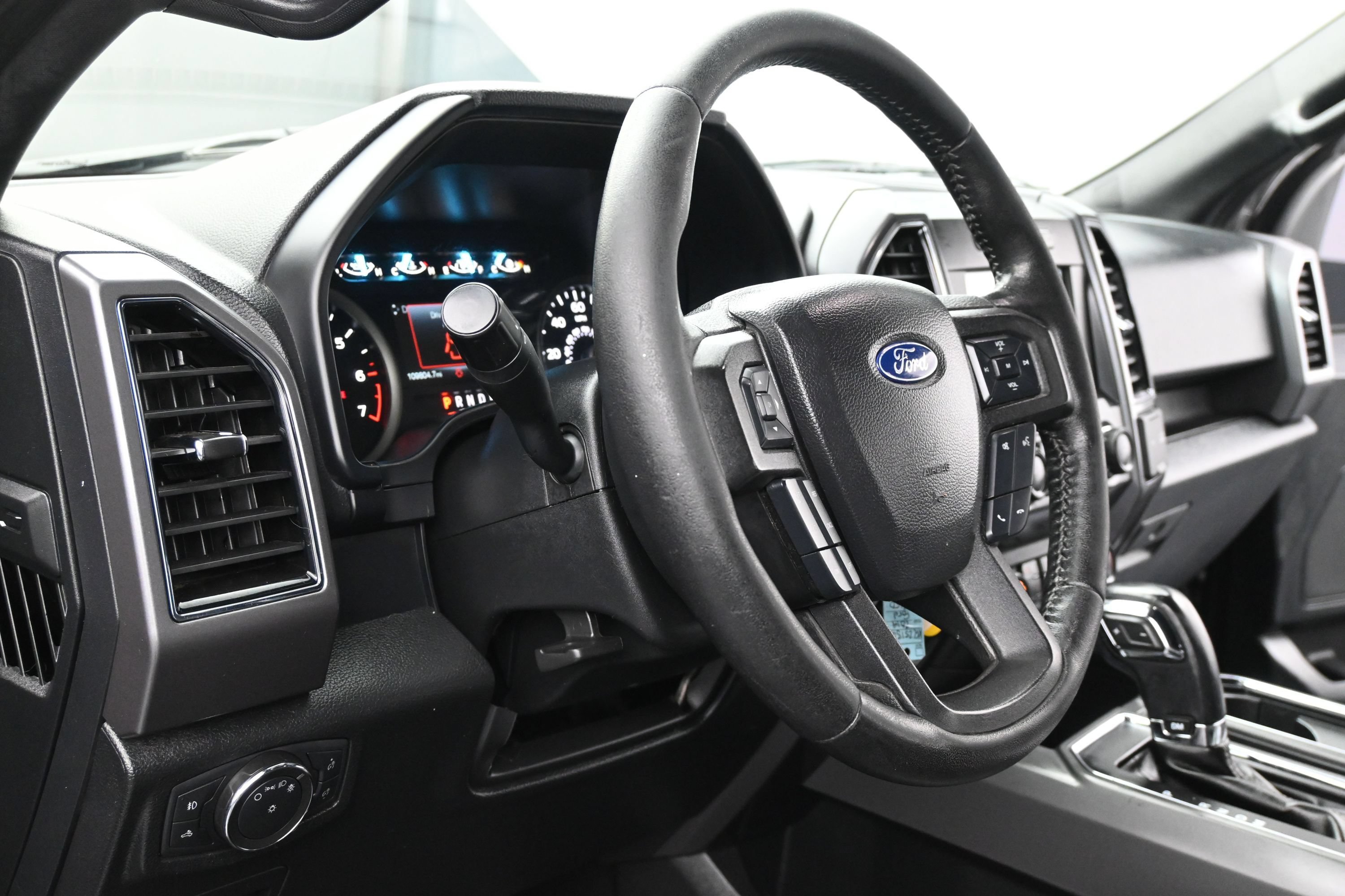 Used 2019 Ford F150 XLT w/ Equipment Group 302A Luxury AWD/4WD image 12