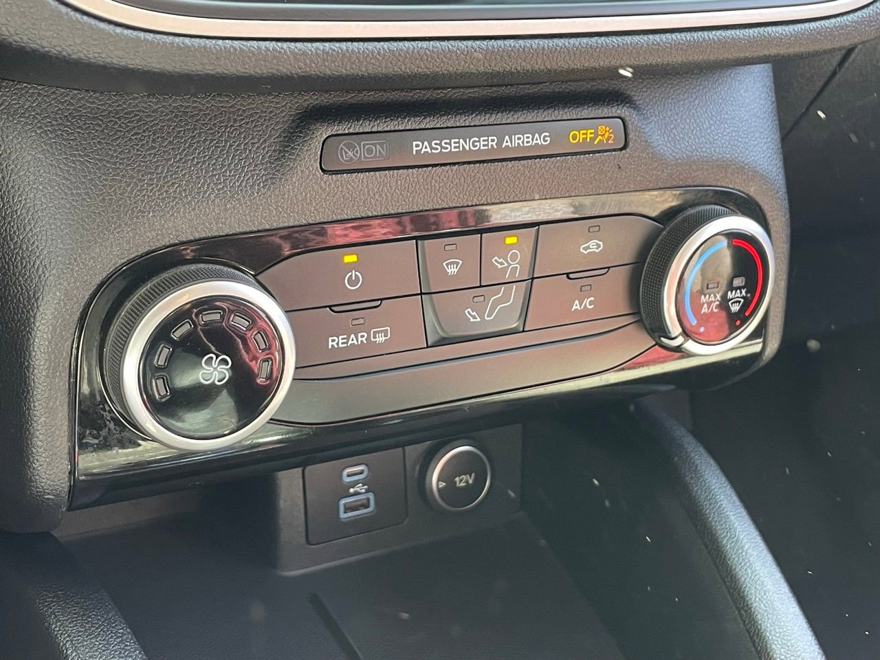 Used 2021 Ford Escape SE image 9