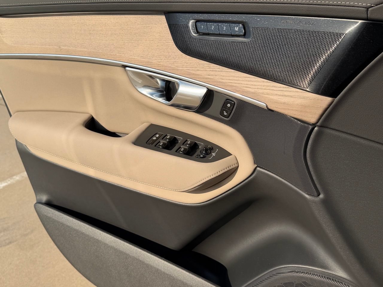 New 2027 Volvo XC90 B6 Plus AWD/4WD image 15