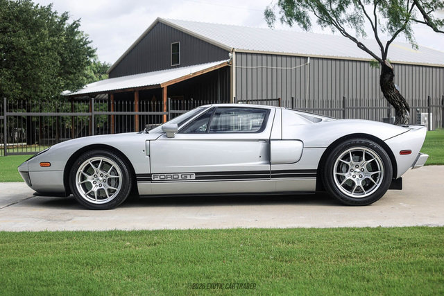 Used 2005 Ford GT RWD image 3