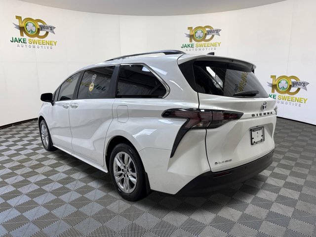 Used 2025 Toyota Sienna XLE w/ XLE Plus Package image 7