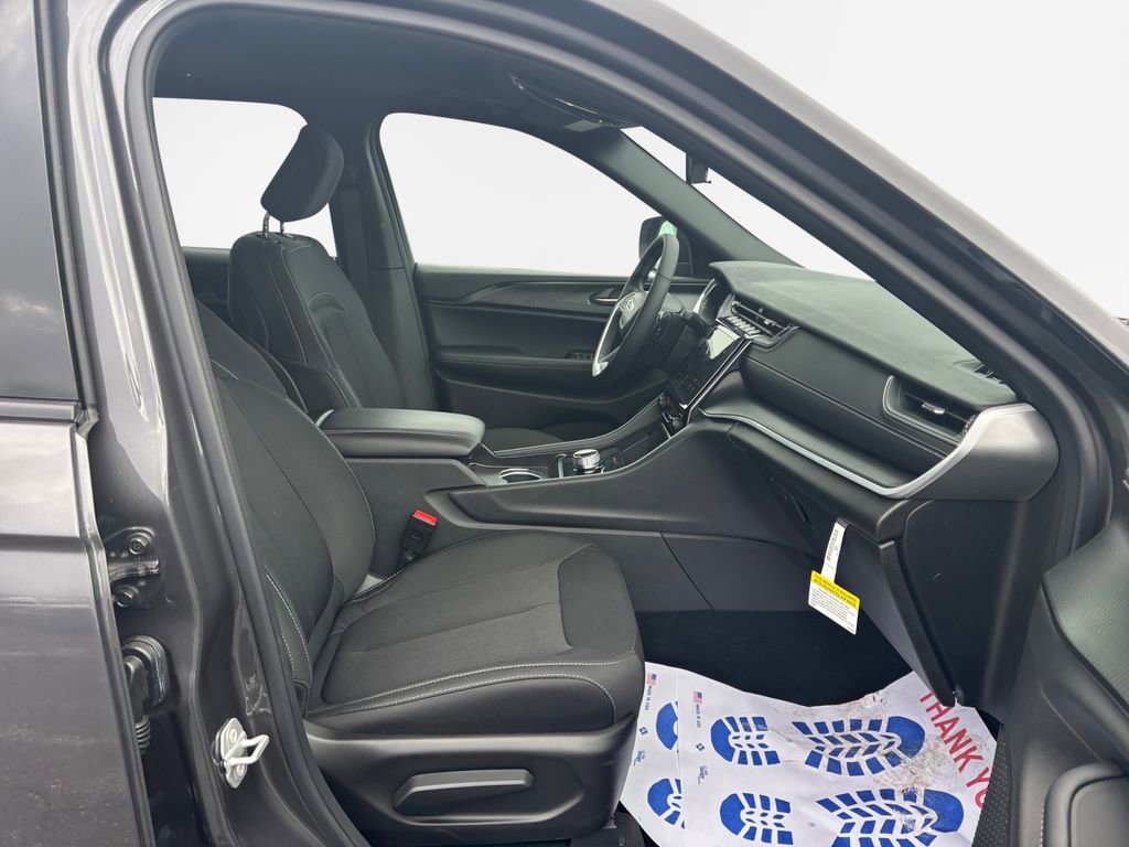 New 2025 Jeep Grand Cherokee L Laredo w/ Luxury Tech Group I image 25