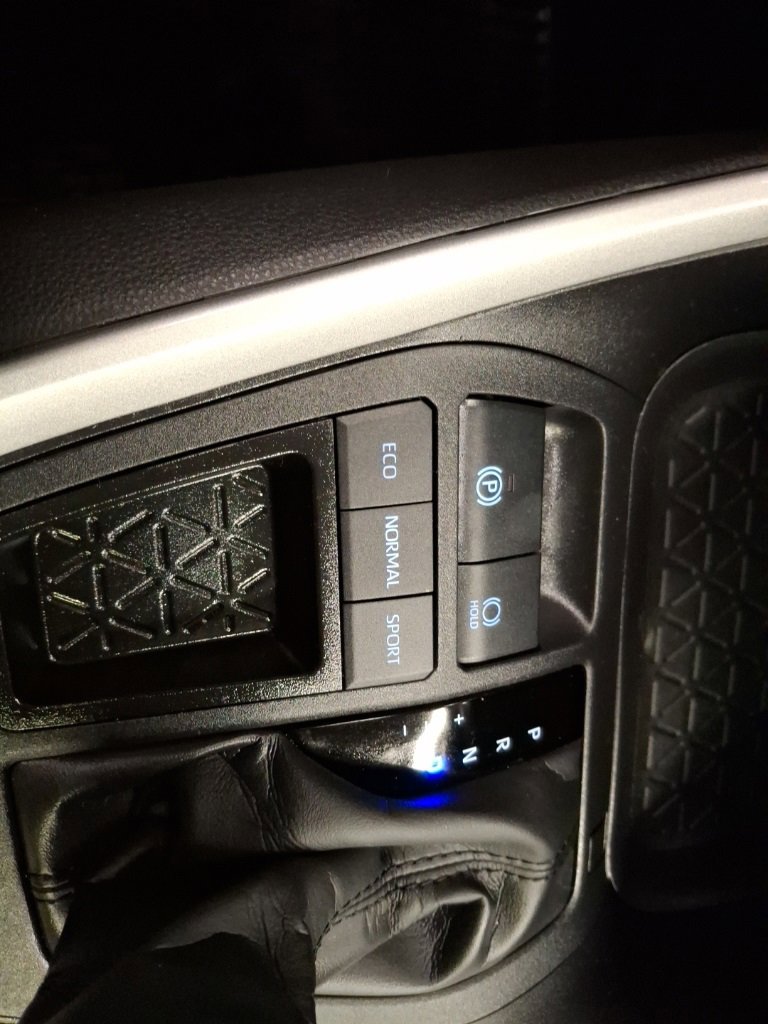 Used 2025 Toyota RAV4 XLE Premium image 25