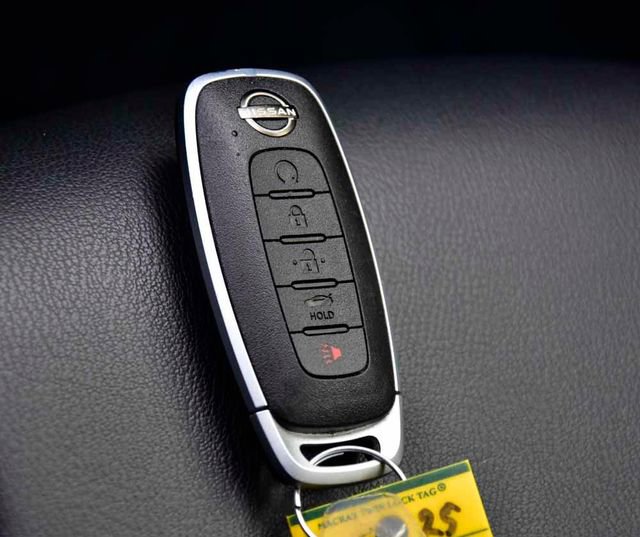 Used 2025 Nissan Sentra SR w/ SR Premium Package image 26