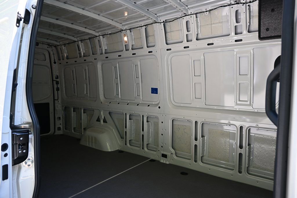 Used 2025 Mercedes-Benz Sprinter 2500 image 22