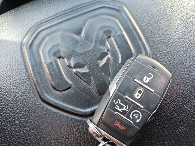 Used 2019 RAM 1500 Laramie image 32