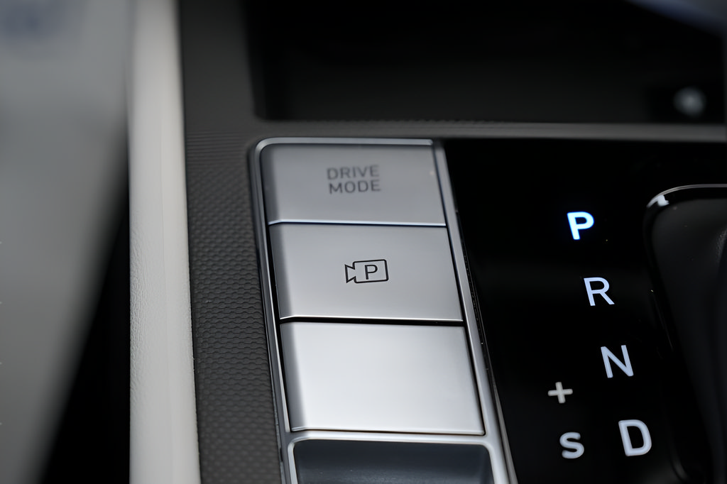 Certified 2026 Hyundai Elantra Limited FWD image 31