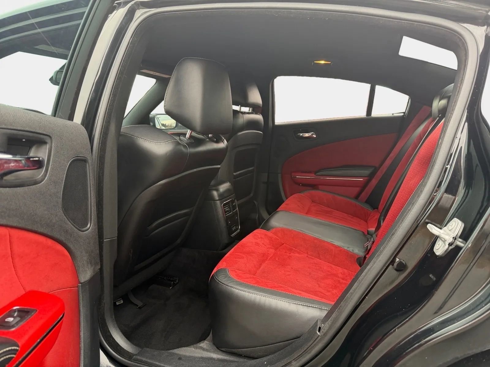 Used 2015 Dodge Charger SRT Hellcat w/ Harman/Kardon Audio Group image 10