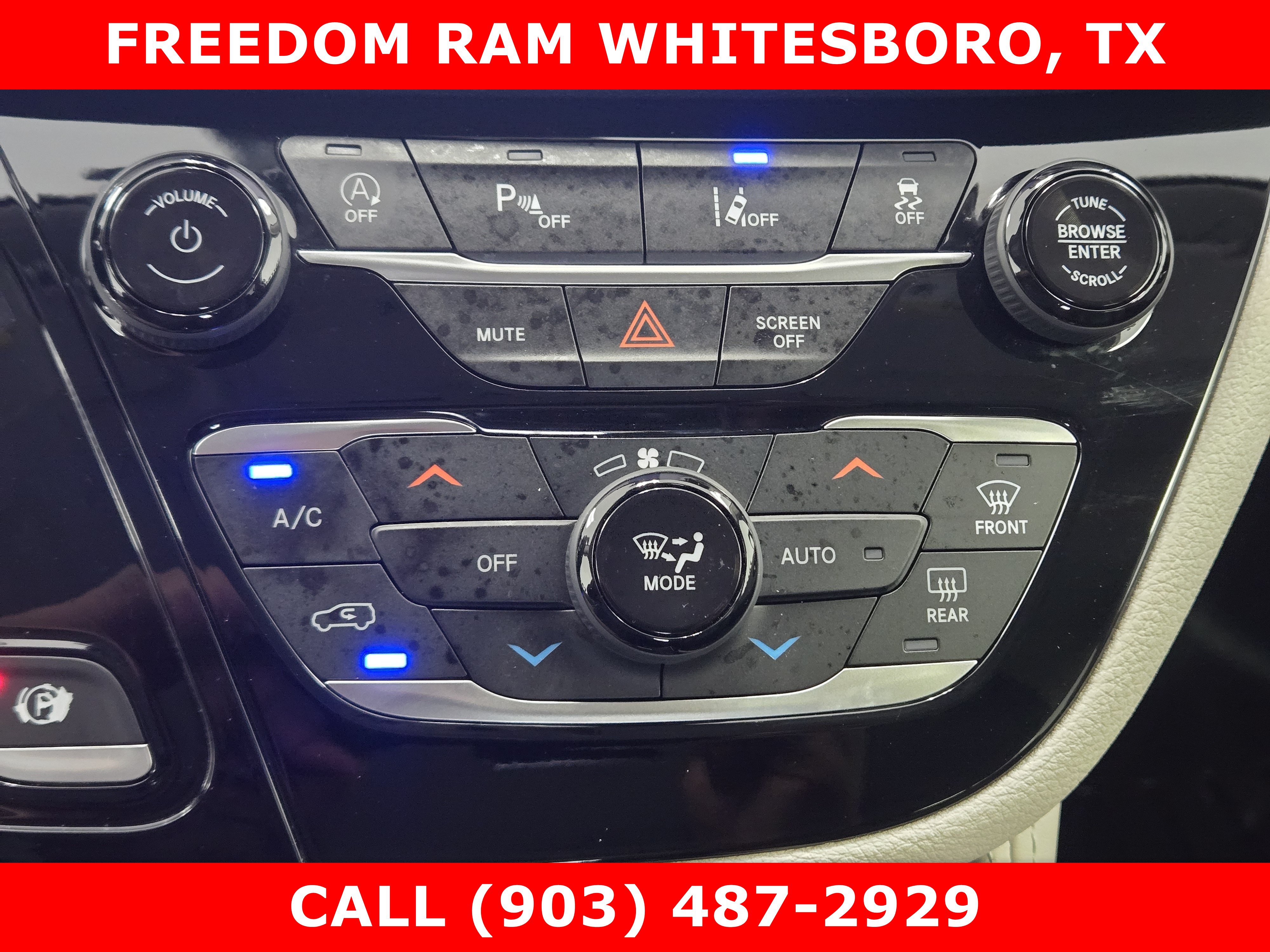 Used 2023 Chrysler Pacifica Limited FWD image 13