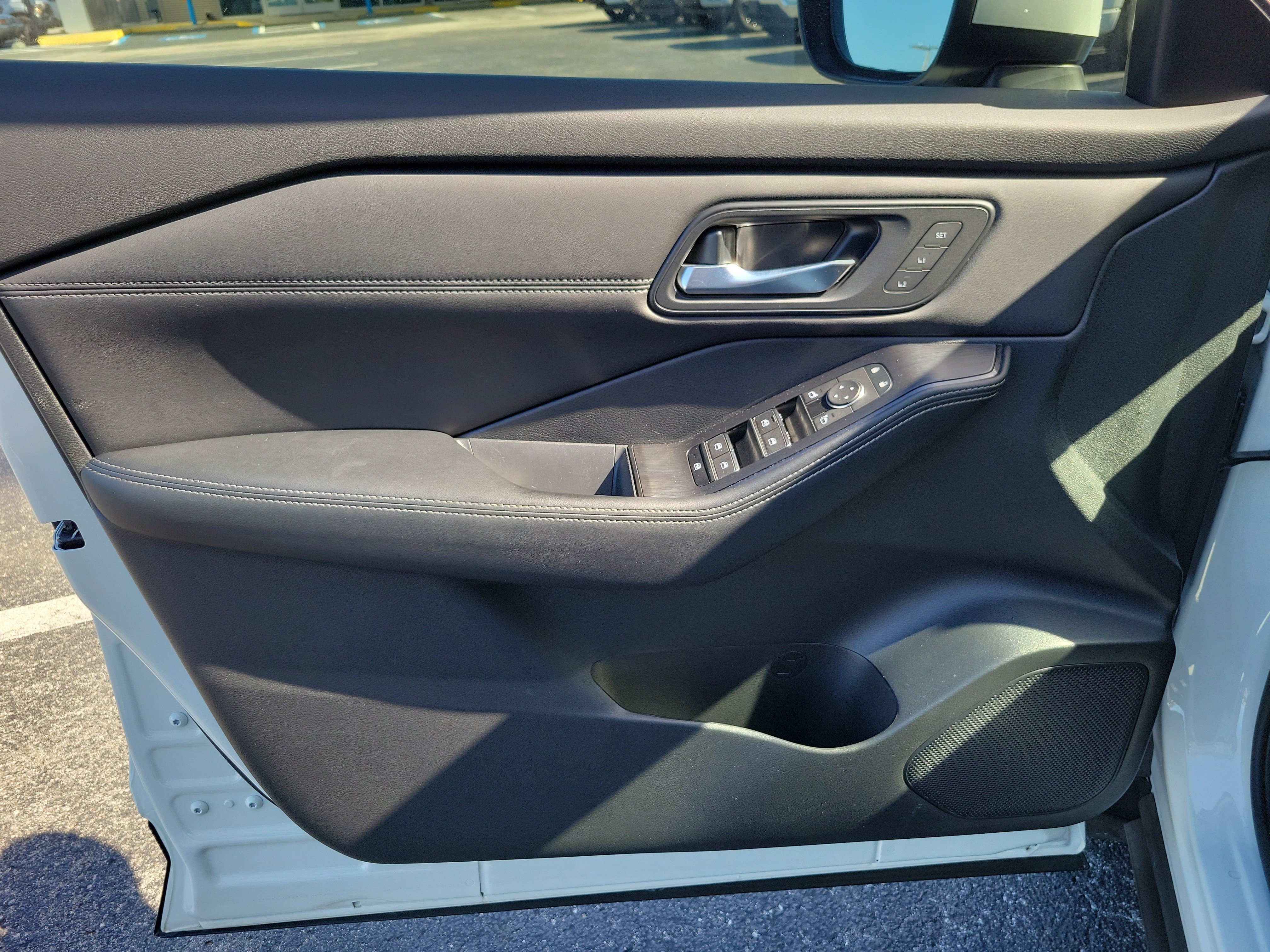 Used 2024 Nissan Rogue SL w/ SL Premium Package FWD image 27