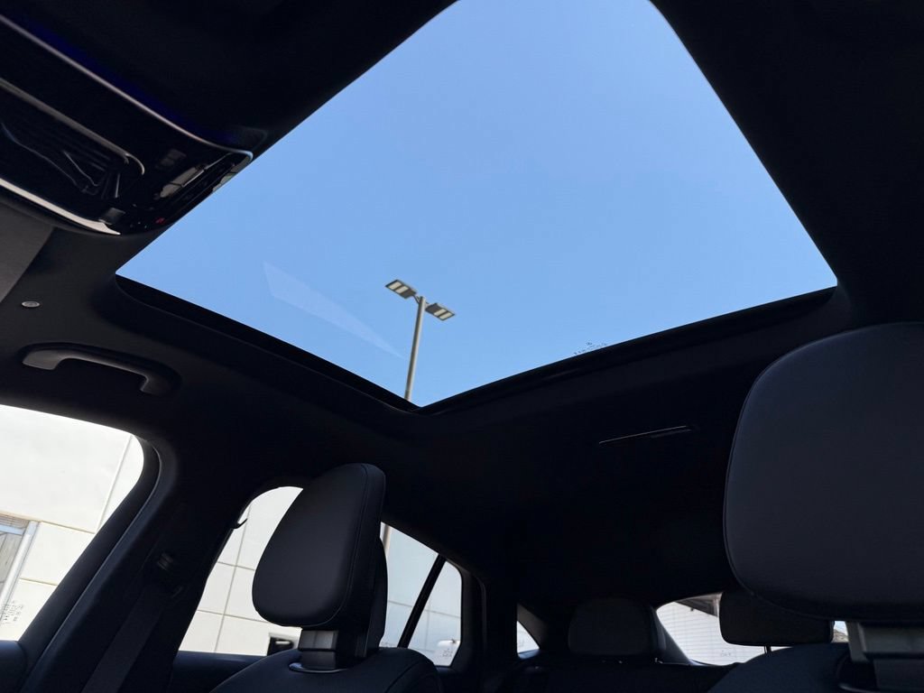 New 2026 Mercedes-Benz GLC 300 4MATIC image 2