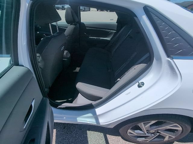 Used 2025 Hyundai Elantra SEL FWD image 8