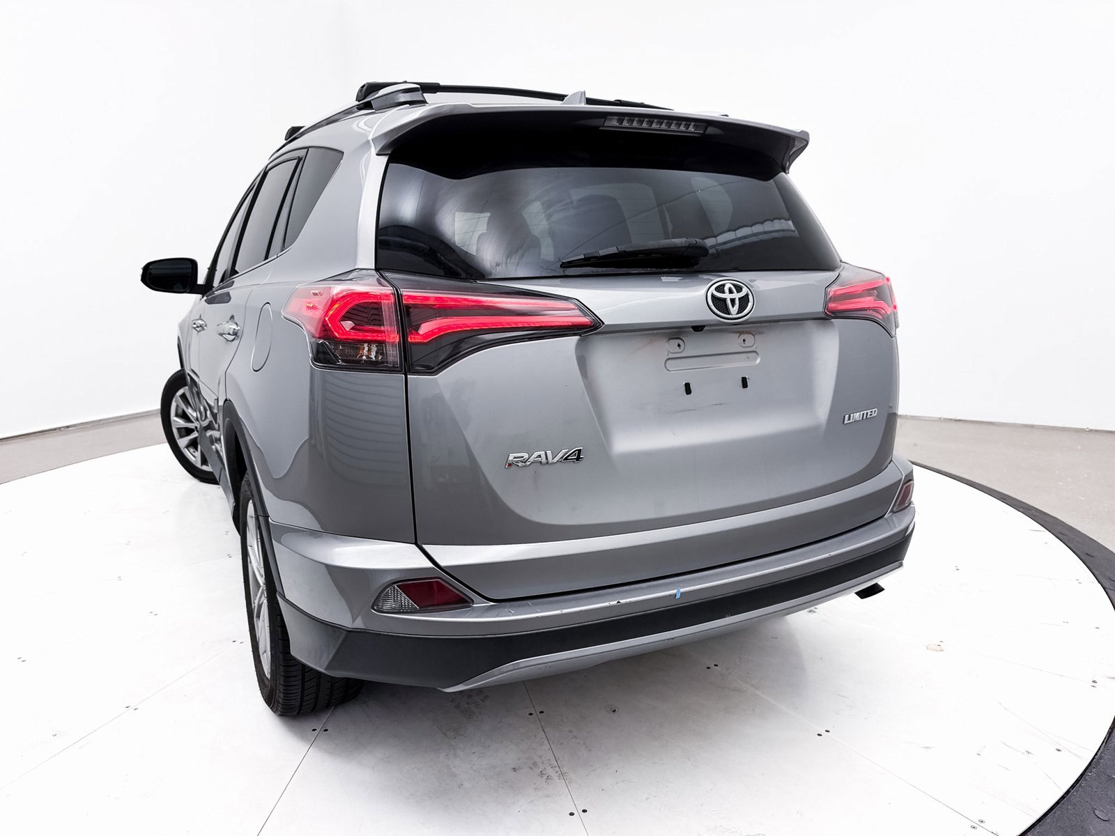 Used 2018 Toyota RAV4 Limited image 8