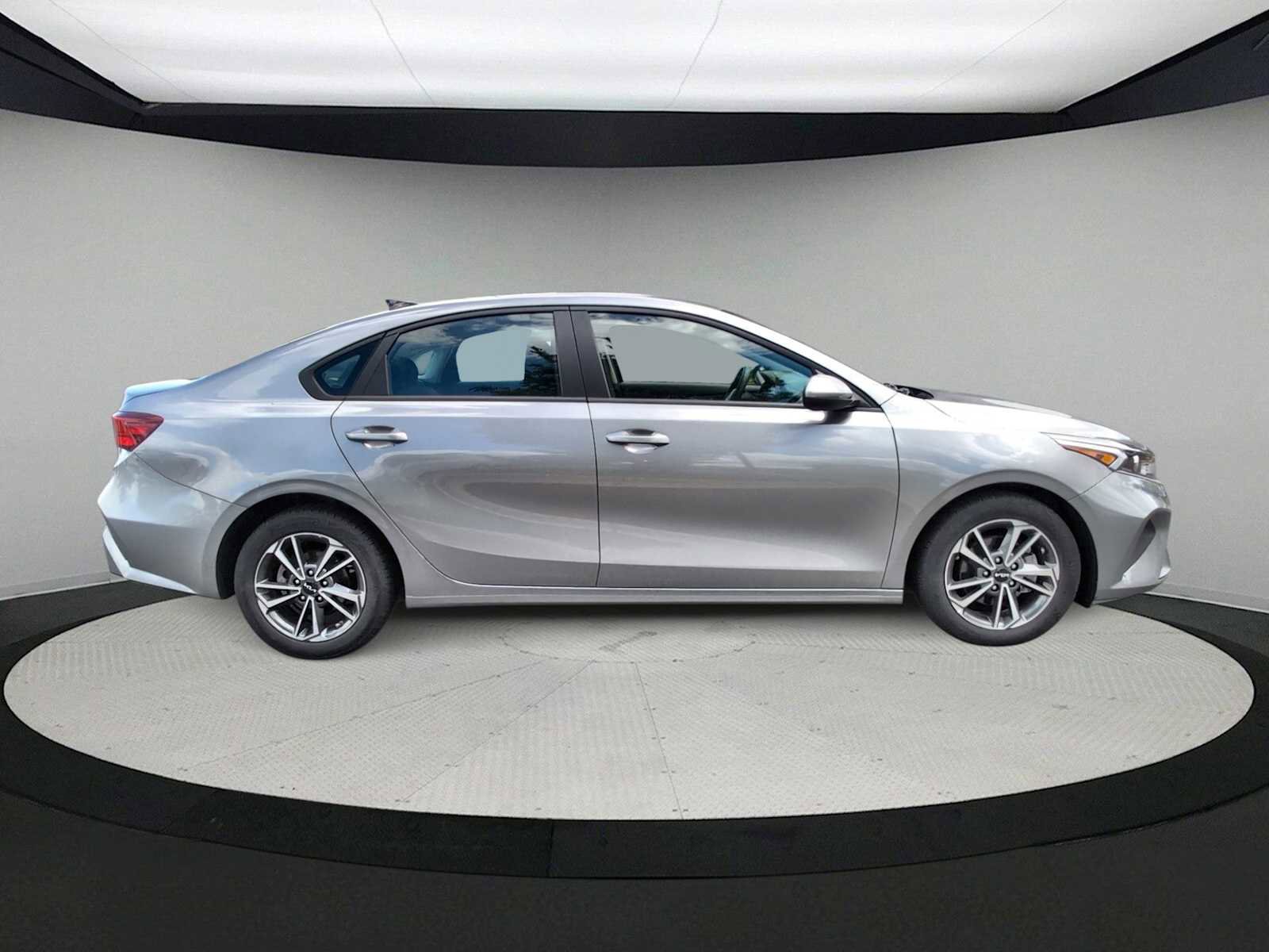 Used 2023 Kia Forte LXS FWD image 3