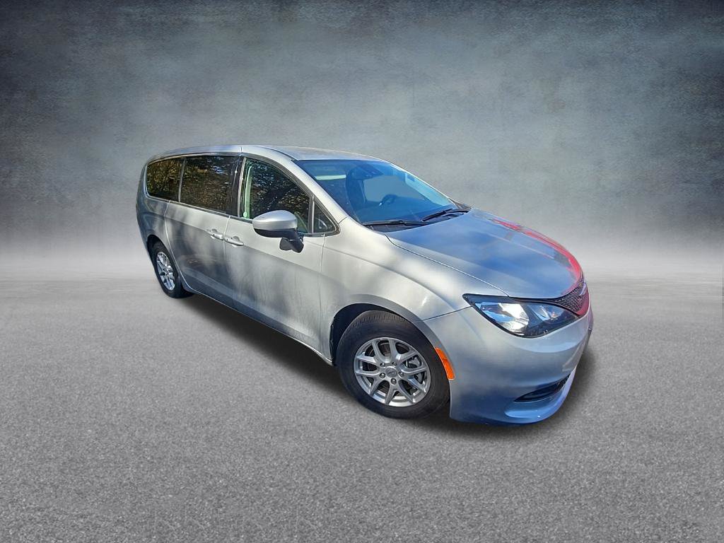 Used 2023 Chrysler Voyager LX FWD image 2