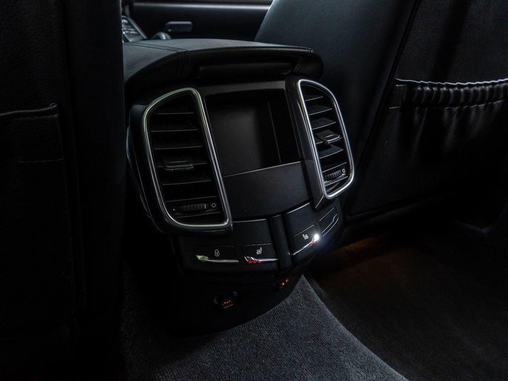 Used 2014 Porsche Cayenne Turbo image 30