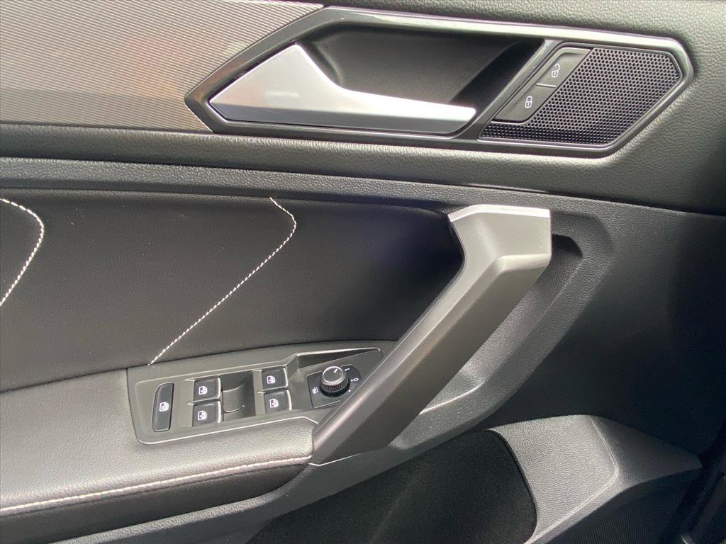 Certified 2023 Volkswagen Tiguan SE w/ Panoramic Sunroof Package image 18