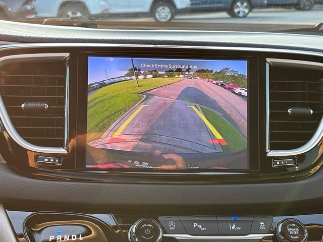 Used 2024 Chrysler Pacifica Touring-L FWD image 20