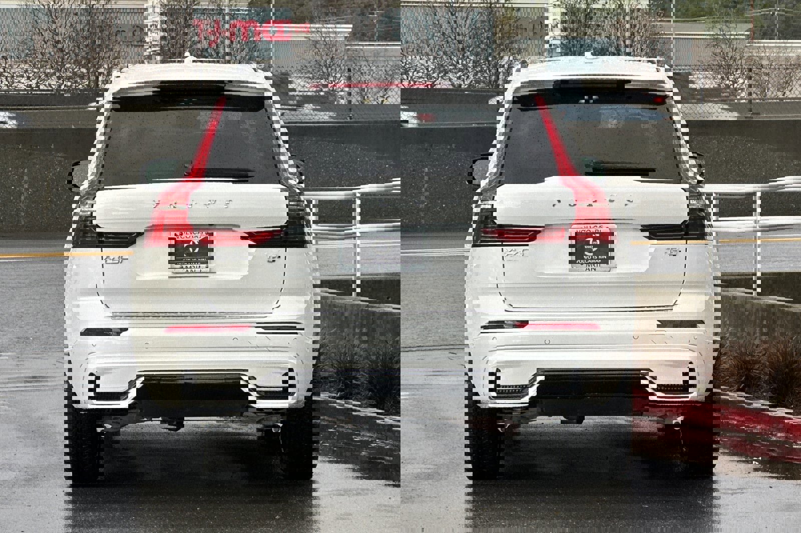 Certified 2025 Volvo XC60 T8 Ultra w/ Protection Package Premier image 8