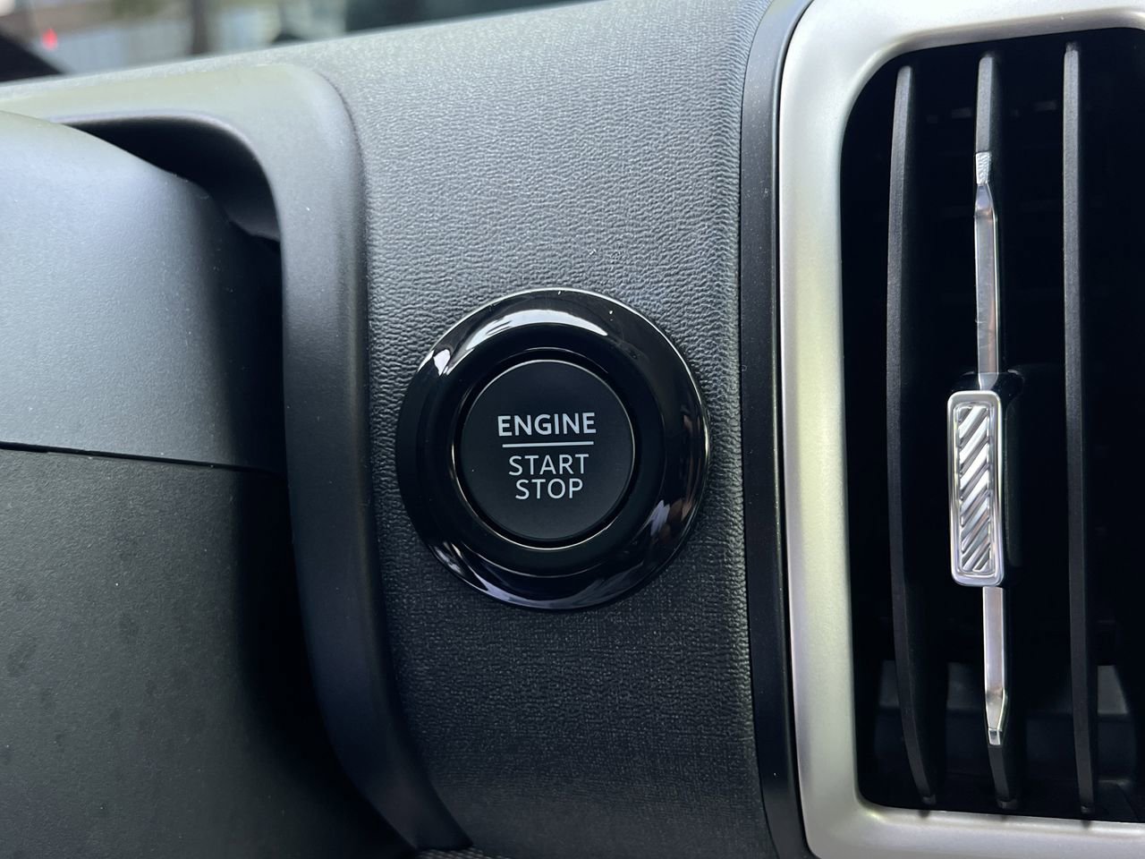 Used 2025 Ford Expedition Active image 18