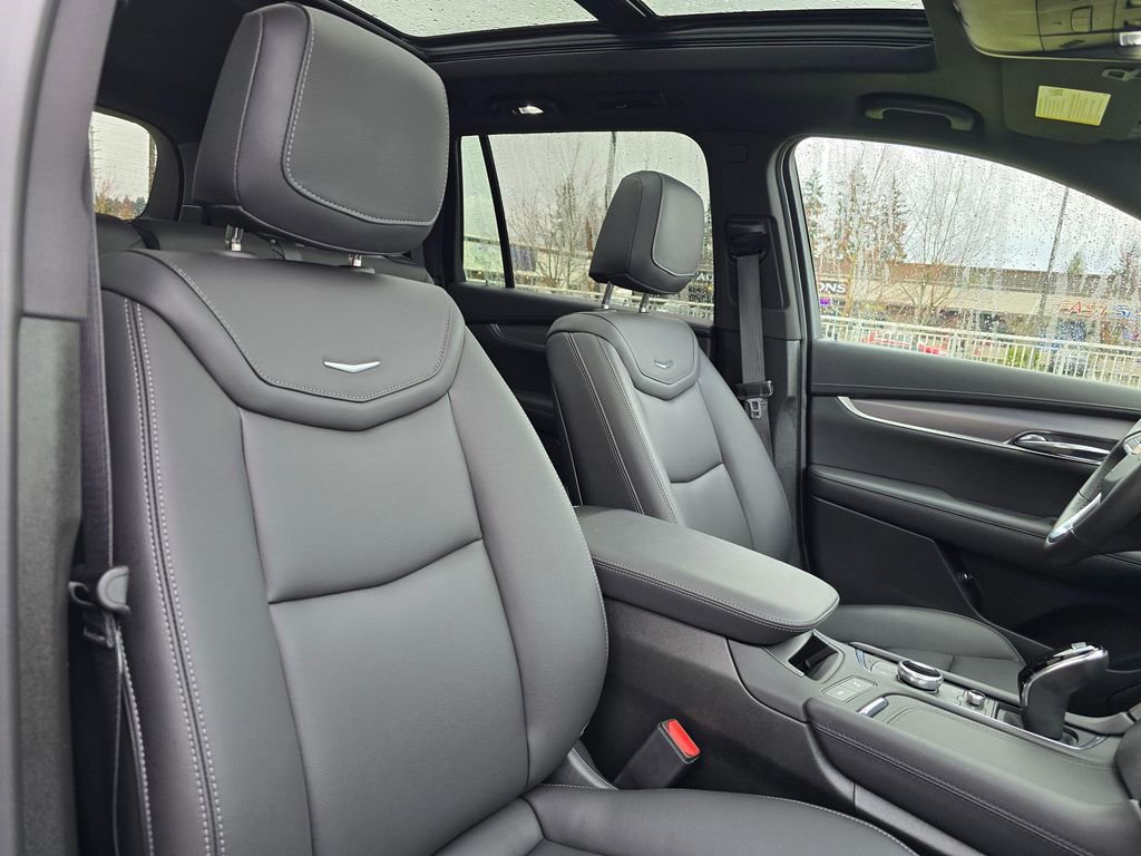 Used 2025 Cadillac XT6 Luxury image 11
