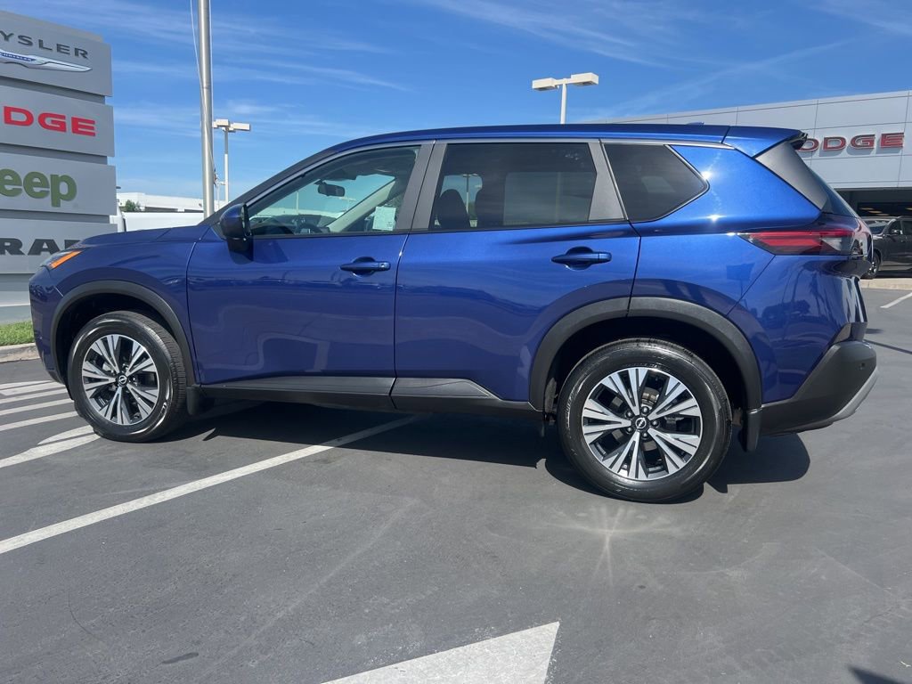 Used 2023 Nissan Rogue SV image 9