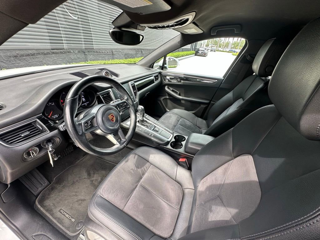 Certified 2017 Porsche Macan AWD/4WD image 4