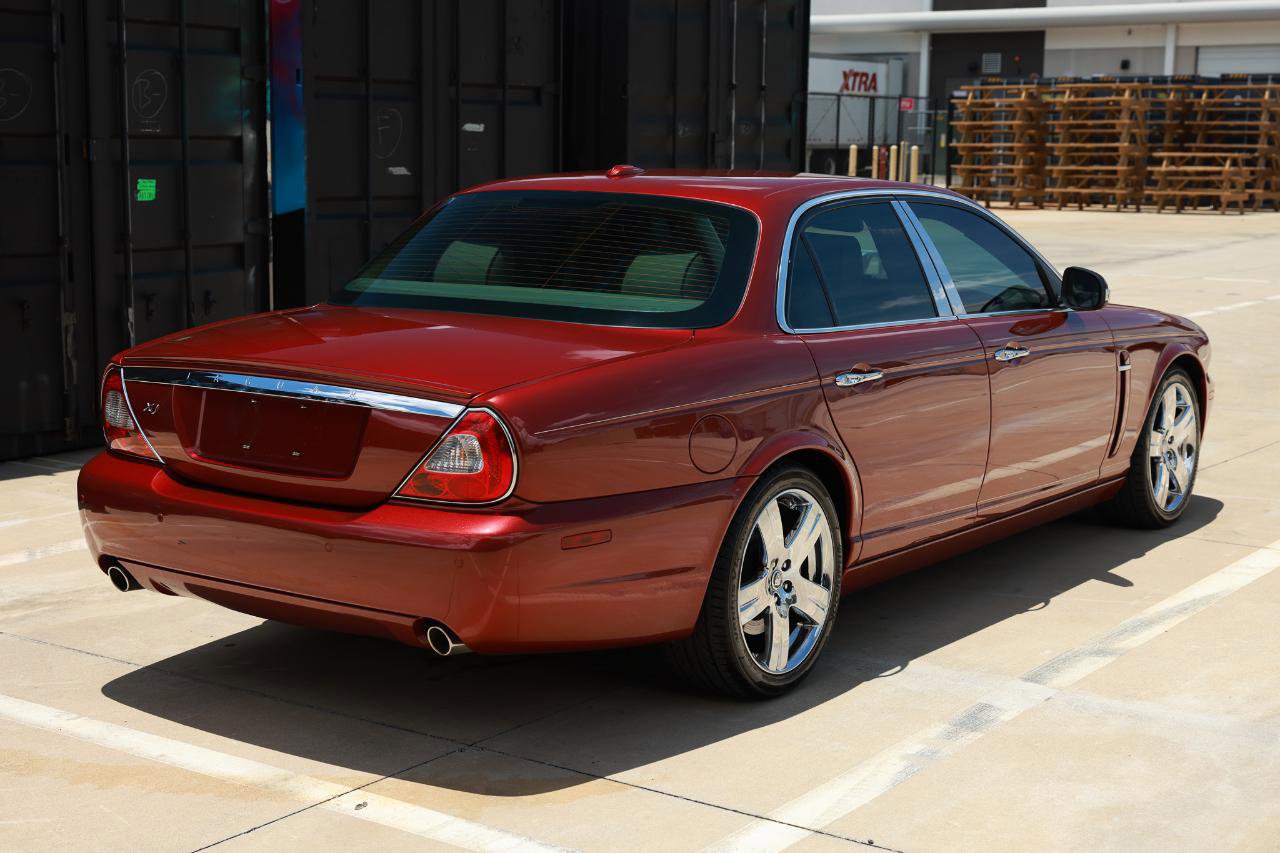 Used 2008 Jaguar XJ8 RWD image 11