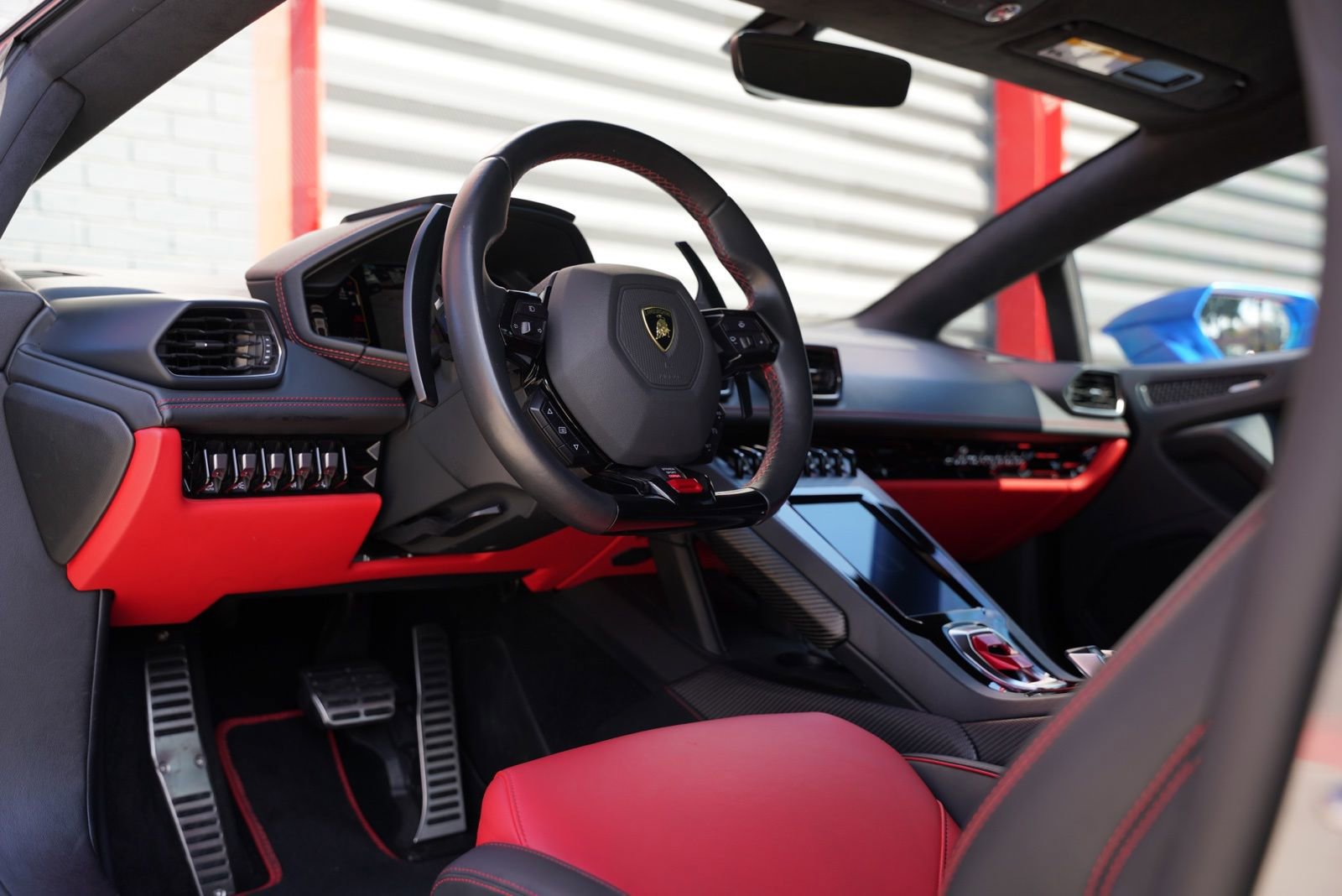 Used 2021 Lamborghini Huracan EVO image 18