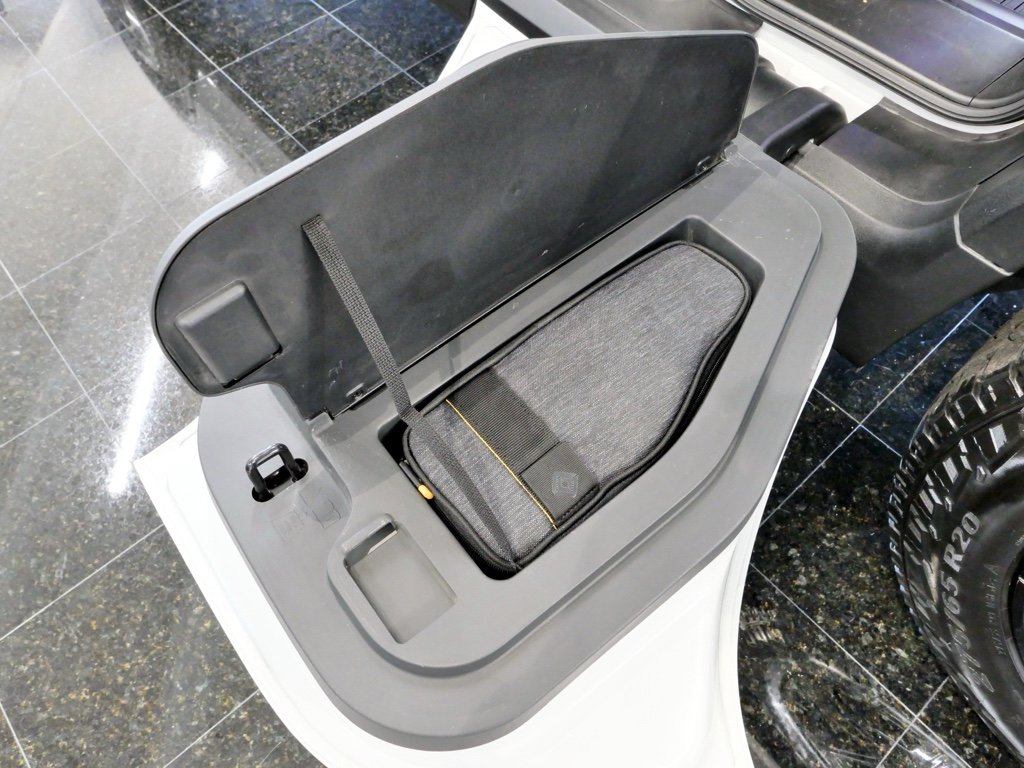 Used 2022 Rivian R1T Adventure image 28