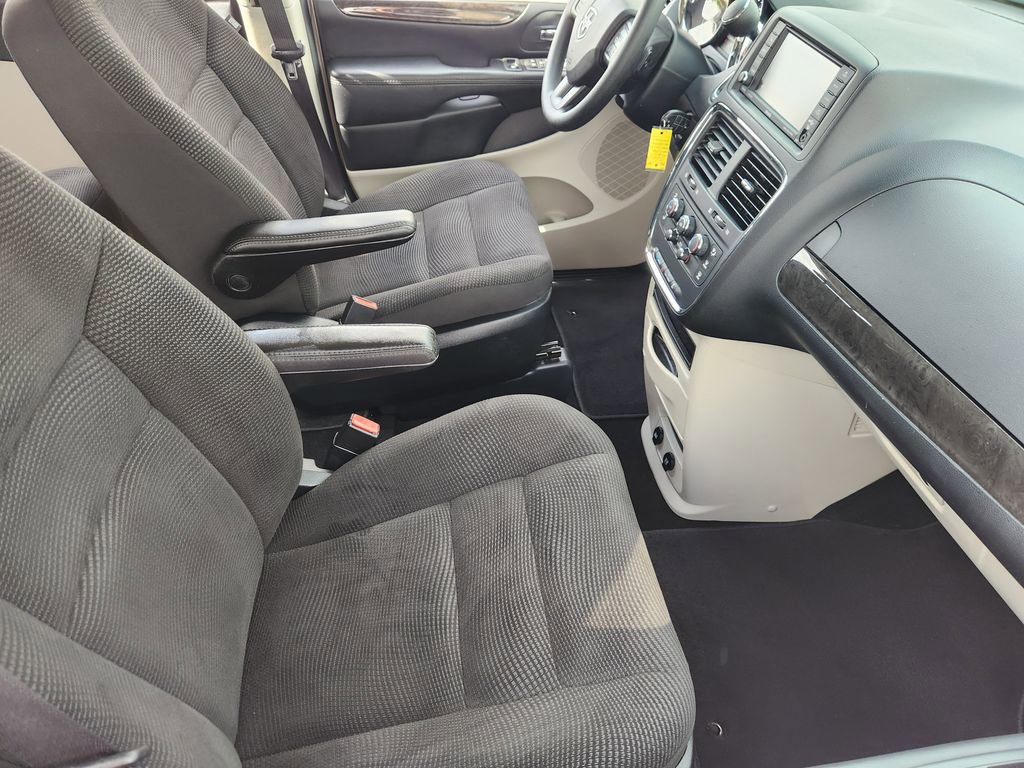 Used 2020 Dodge Grand Caravan SE w/ UConnect Hands-Free Group image 14