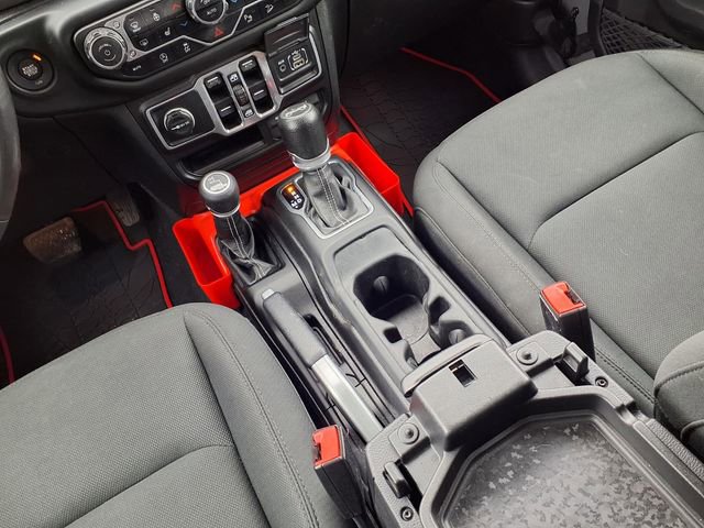 Used 2018 Jeep Wrangler Unlimited Sahara w/ Dual Top Group AWD/4WD image 10