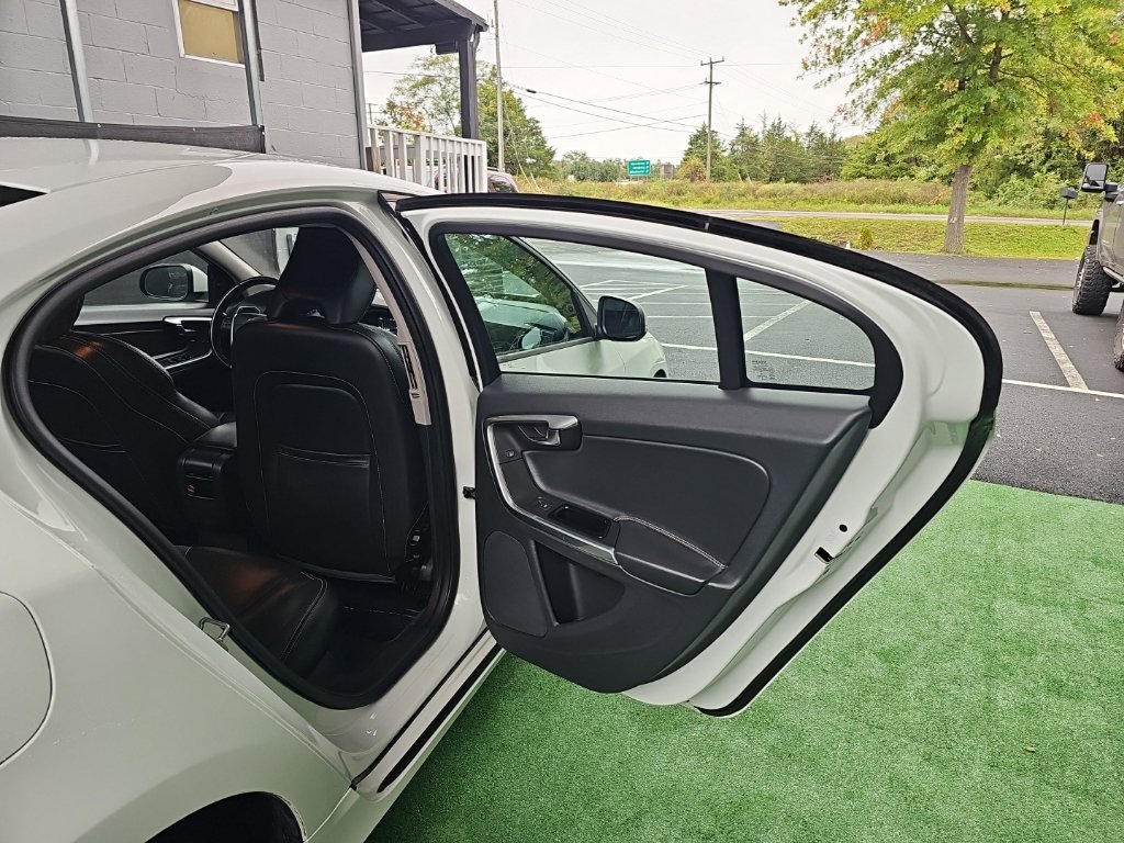 Used 2017 Volvo S60 T5 Dynamic w/ Vision Package AWD/4WD image 39