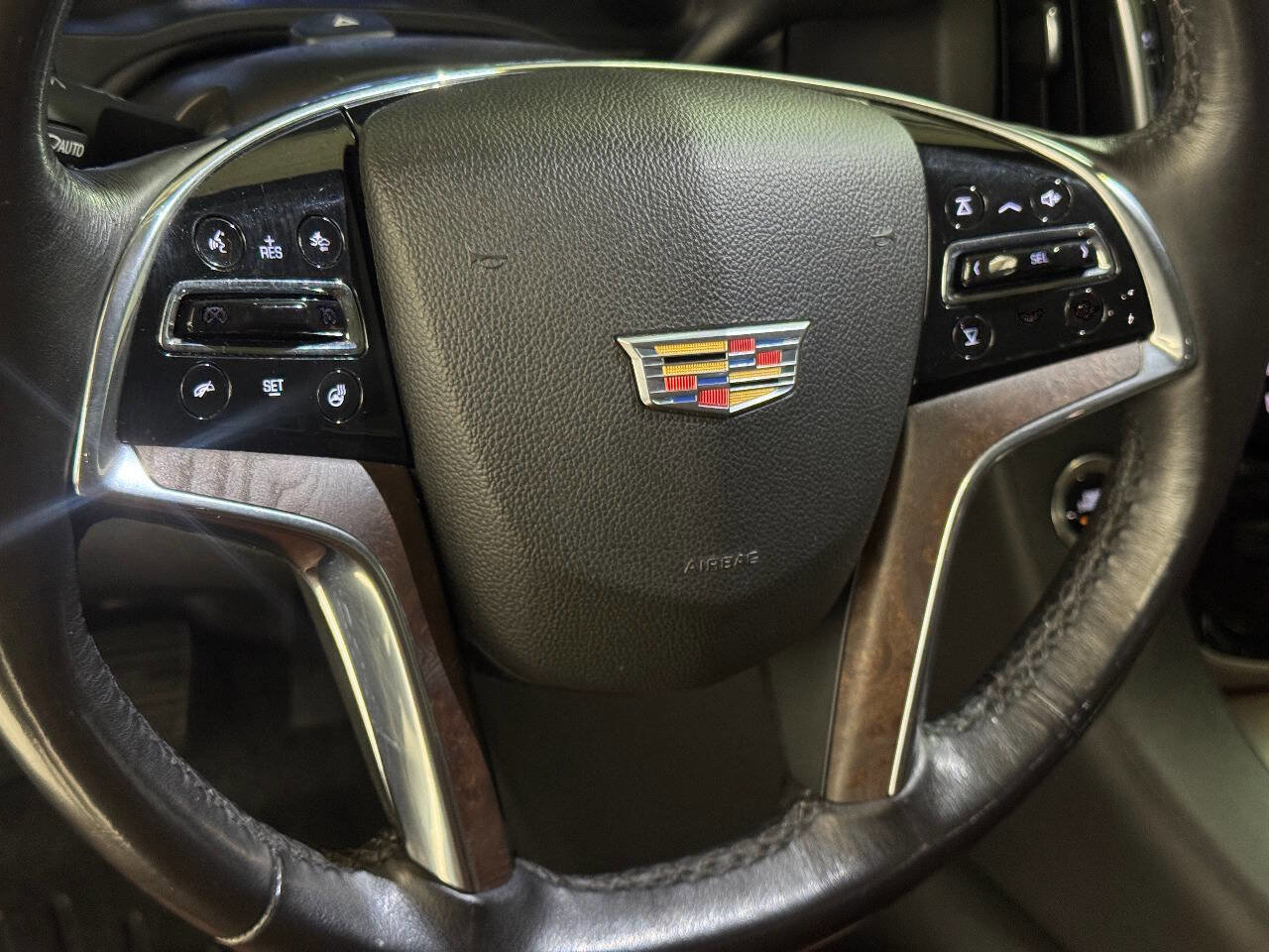 Used 2020 Cadillac Escalade Premium Luxury AWD/4WD image 49