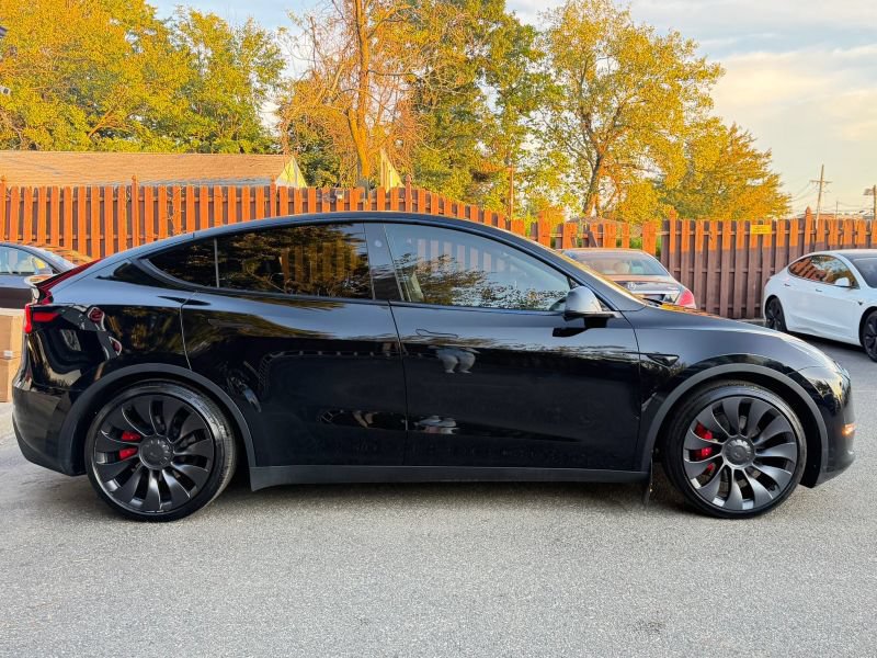 Used 2025 Tesla Model Y Performance AWD/4WD image 2