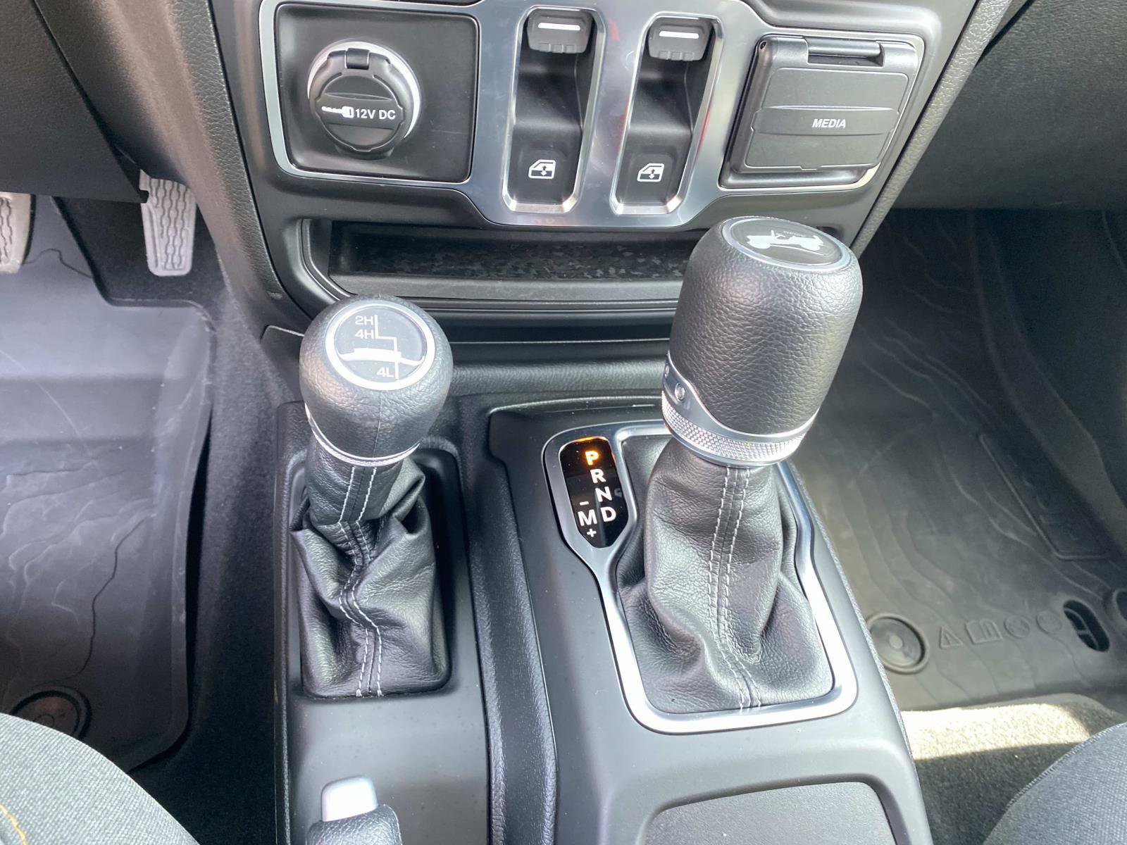 Certified 2025 Jeep Wrangler Sport image 32