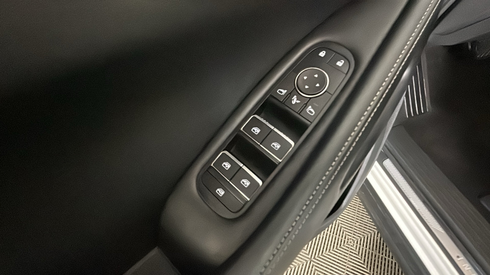 Used 2024 INFINITI QX60 Luxe AWD/4WD image 11