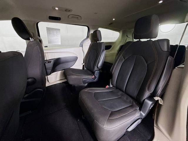 Used 2017 Chrysler Pacifica Touring image 23