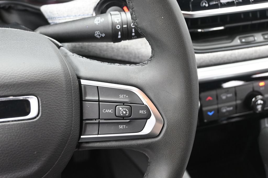 Used 2024 Jeep Compass Latitude AWD/4WD image 27