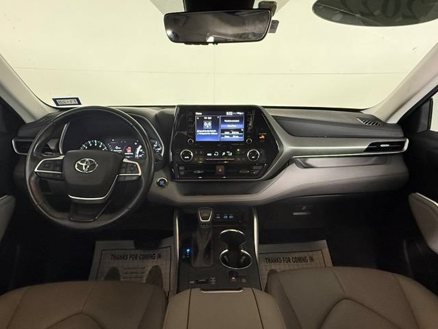 Used 2022 Toyota Highlander XLE FWD image 15