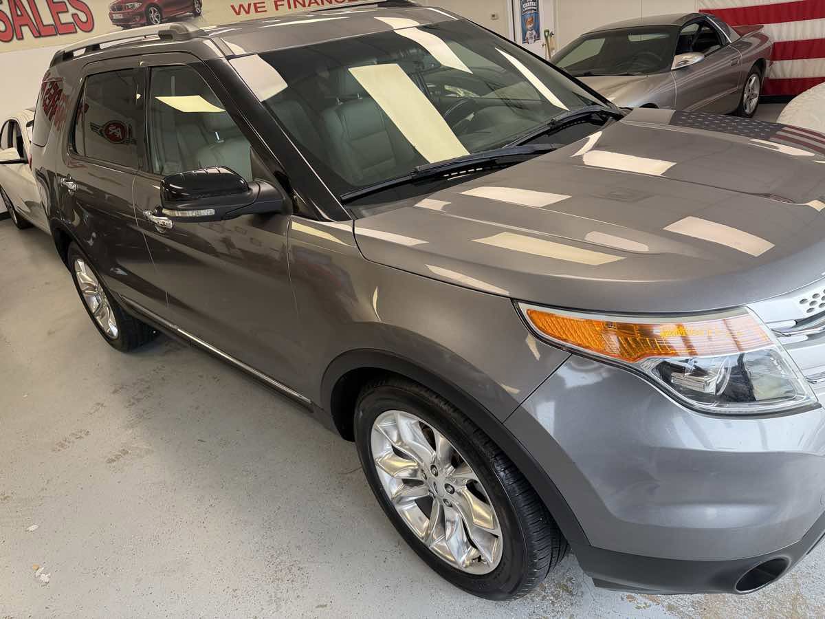 Used 2013 Ford Explorer XLT FWD image 3